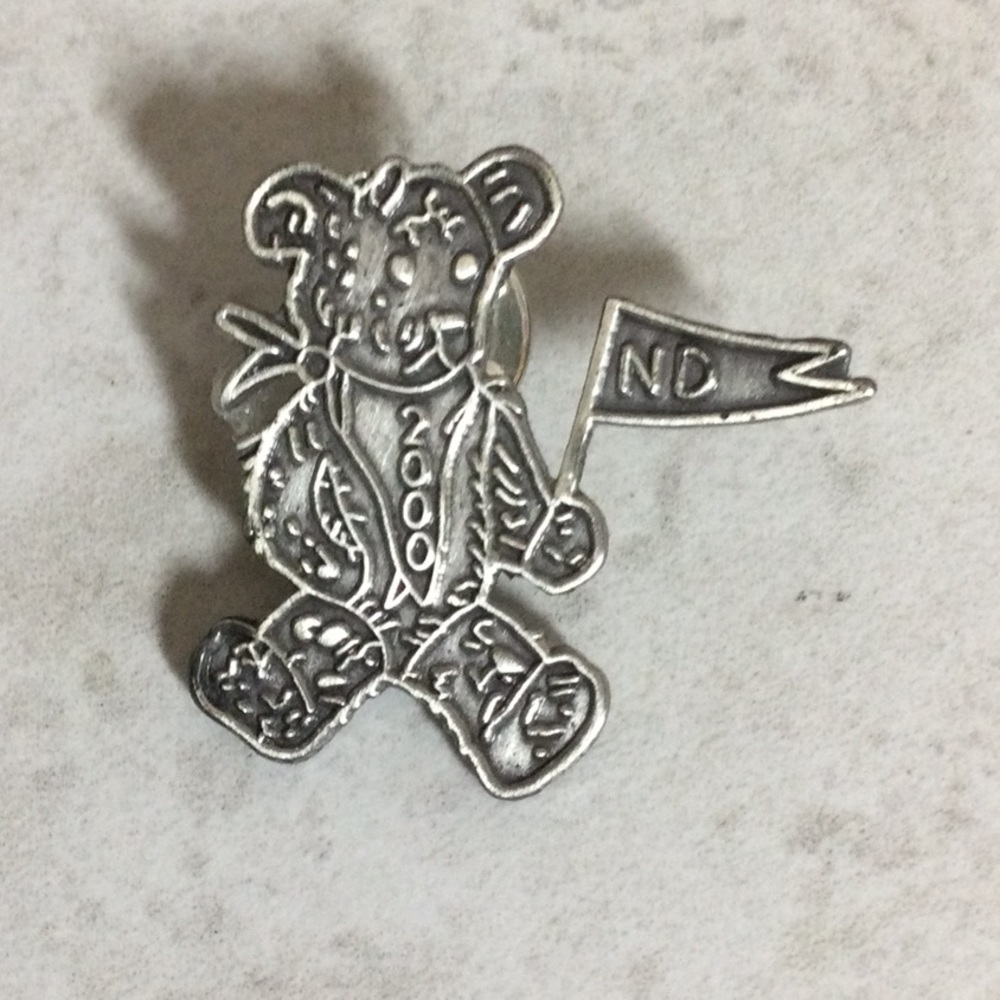 Silver 2000 ND pendant teddy bear pin